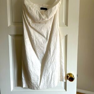 Strapless white limited dress with liner